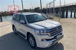 تۆیۆتا لاند کروزەر